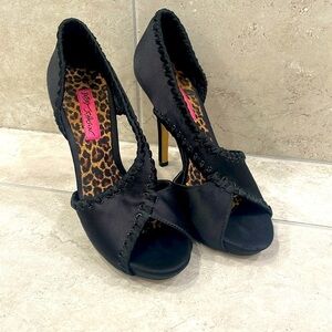 BETSEY JOHNSON Black Satin Walter D'orsay Pumps Size 7  Open-Toe Shoes